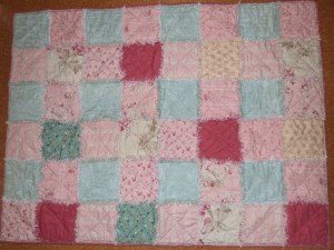 Raggy cot quilt